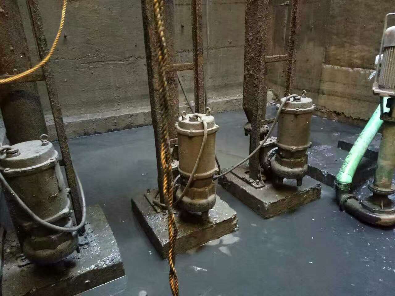 白银污水池清理